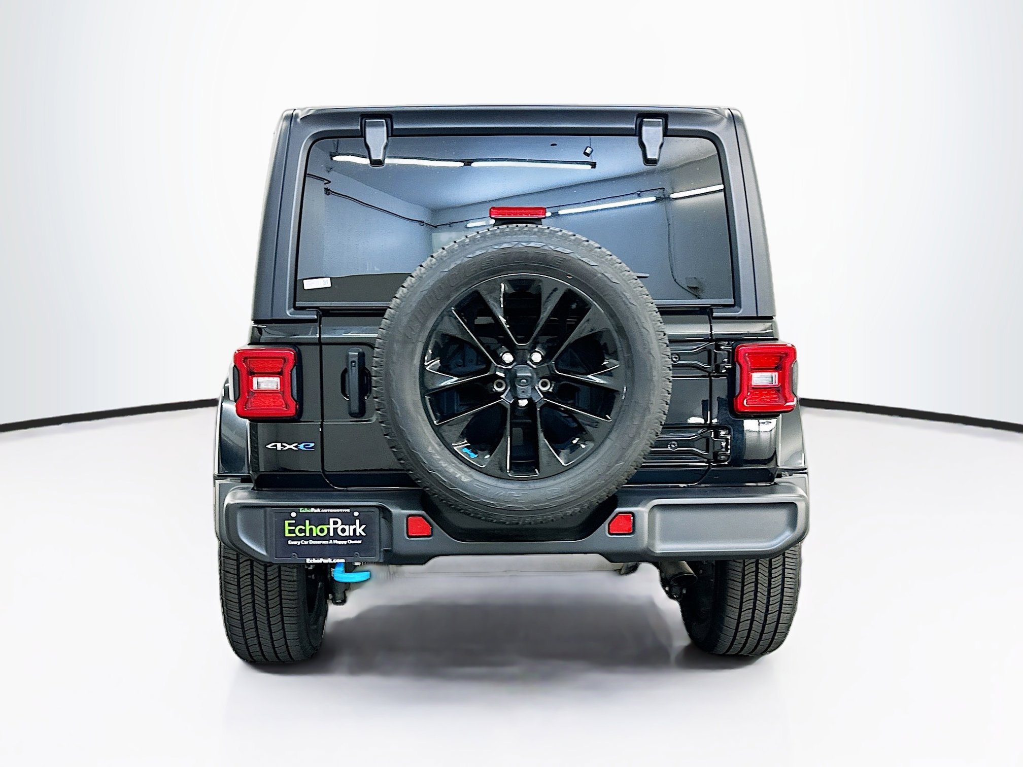 Used 2023 Jeep Wrangler Sahara image 7