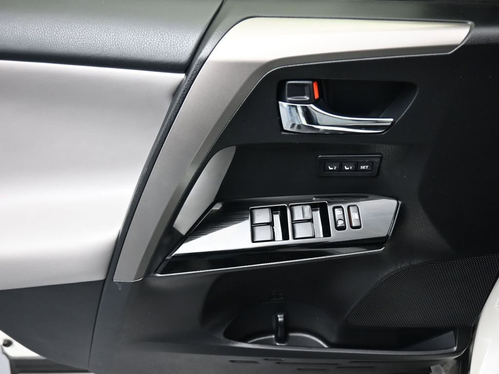 Used 2018 Toyota RAV4 Limited image 10
