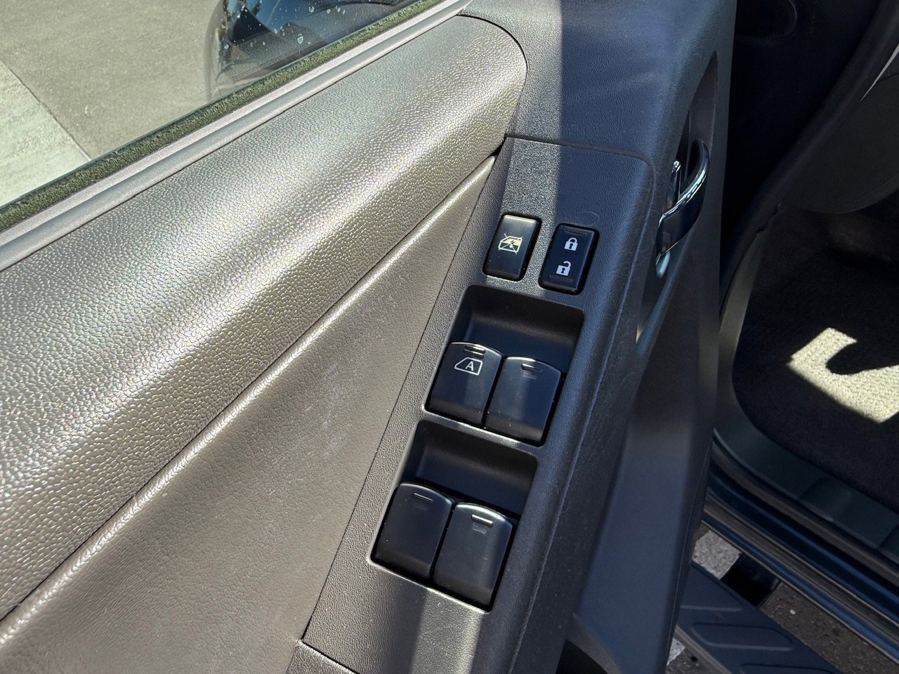 Used 2015 Nissan Frontier PRO-4X image 11