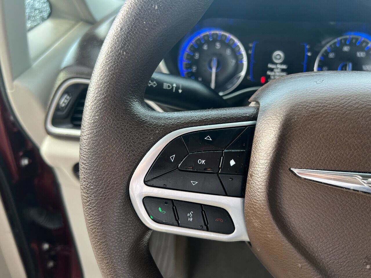 Used 2021 Chrysler Voyager Lxi image 16