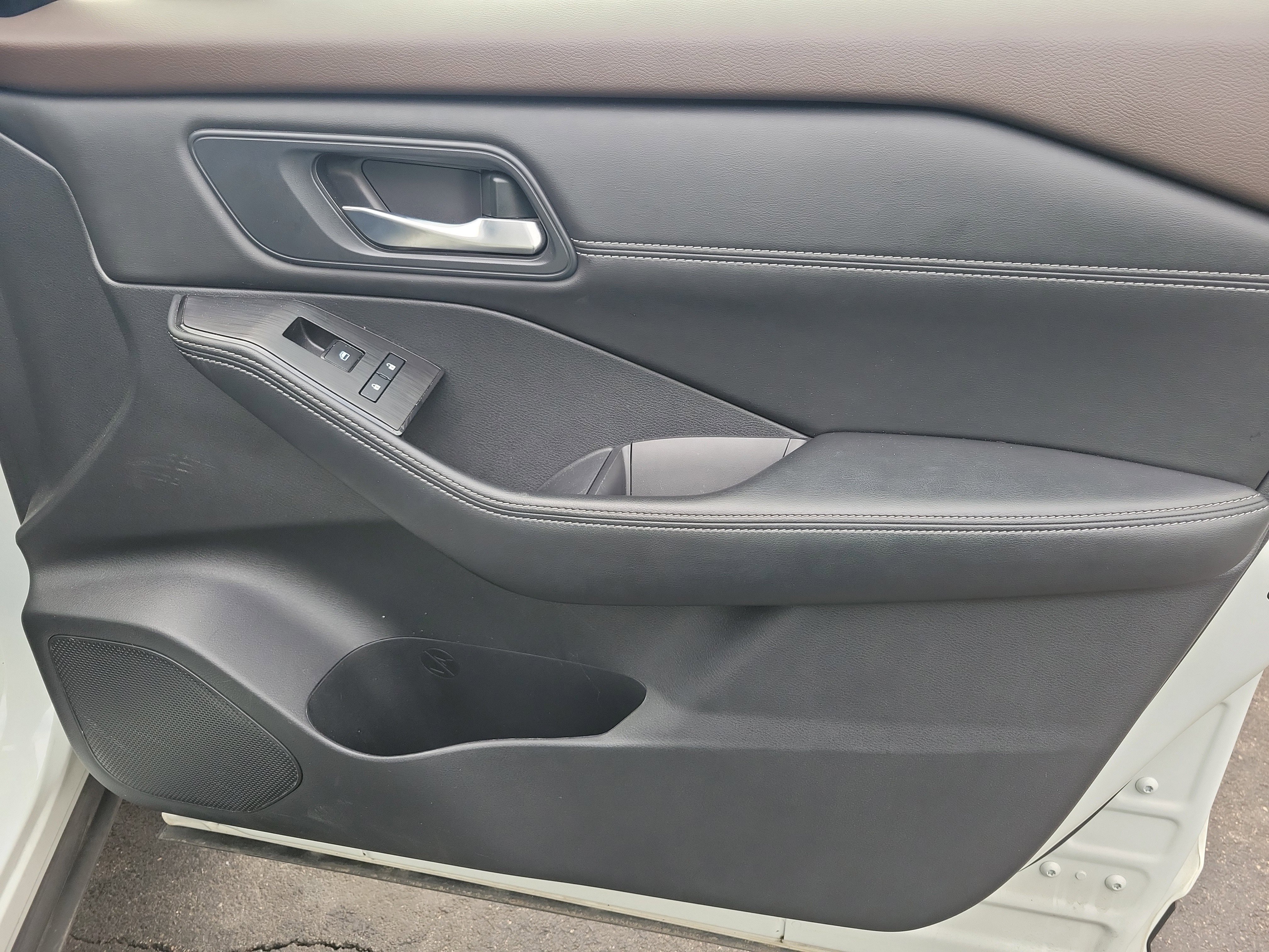 Used 2023 Nissan Rogue SV w/ SV Premium Package image 30