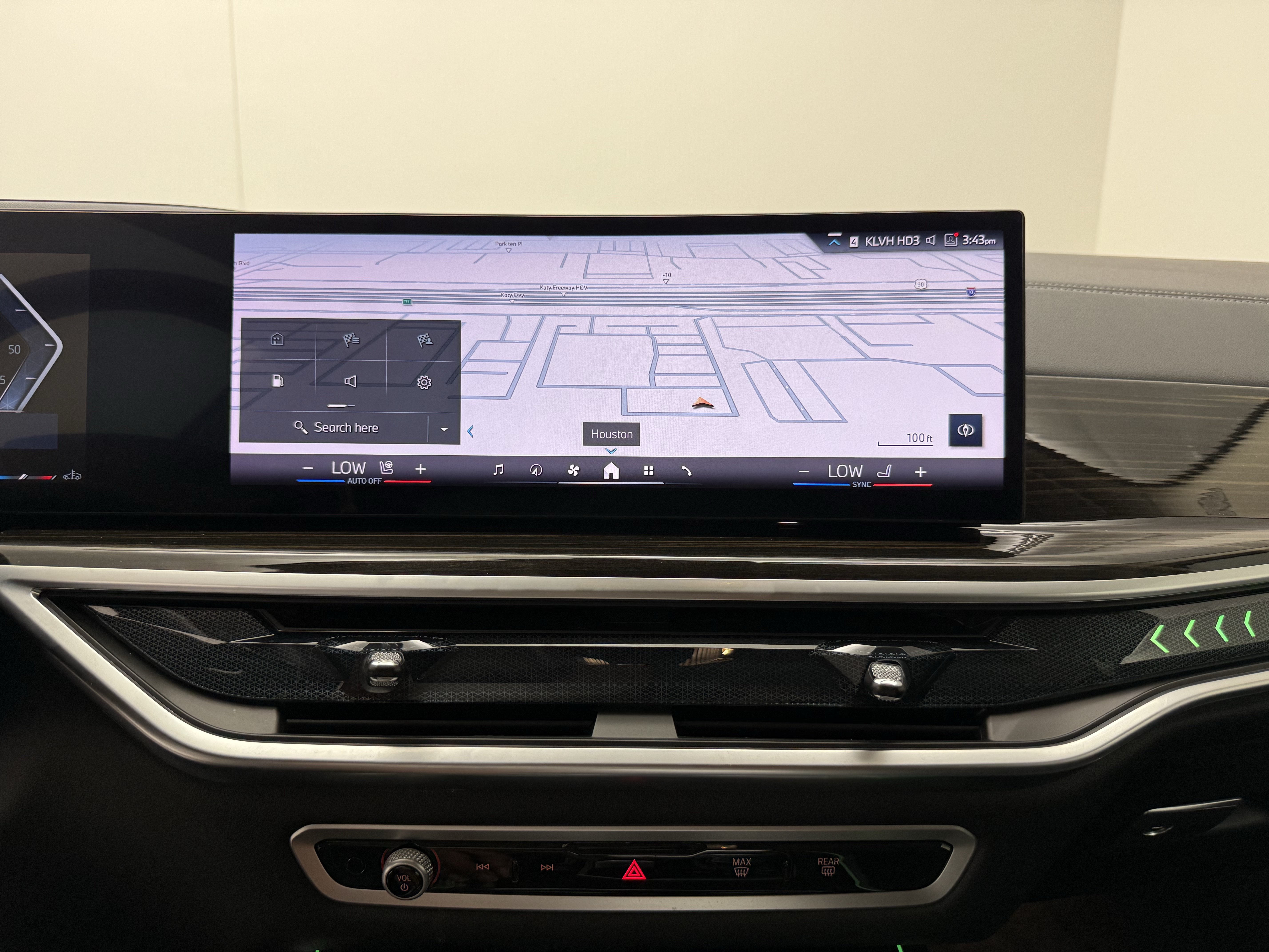 Used 2025 BMW X7 xDrive40i w/ Premium Package AWD/4WD image 17