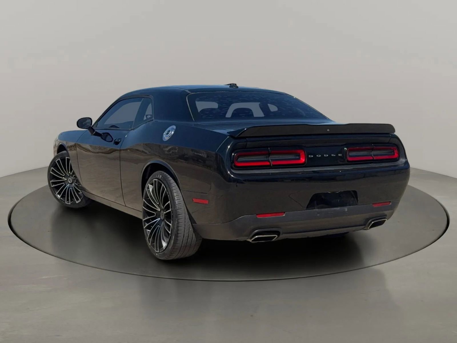 Used 2019 Dodge Challenger SXT image 3