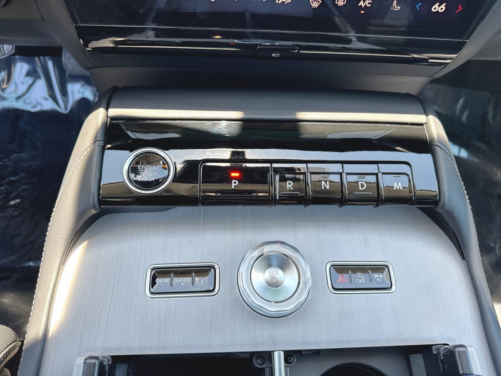 Used 2025 Lincoln Navigator Reserve AWD/4WD image 23
