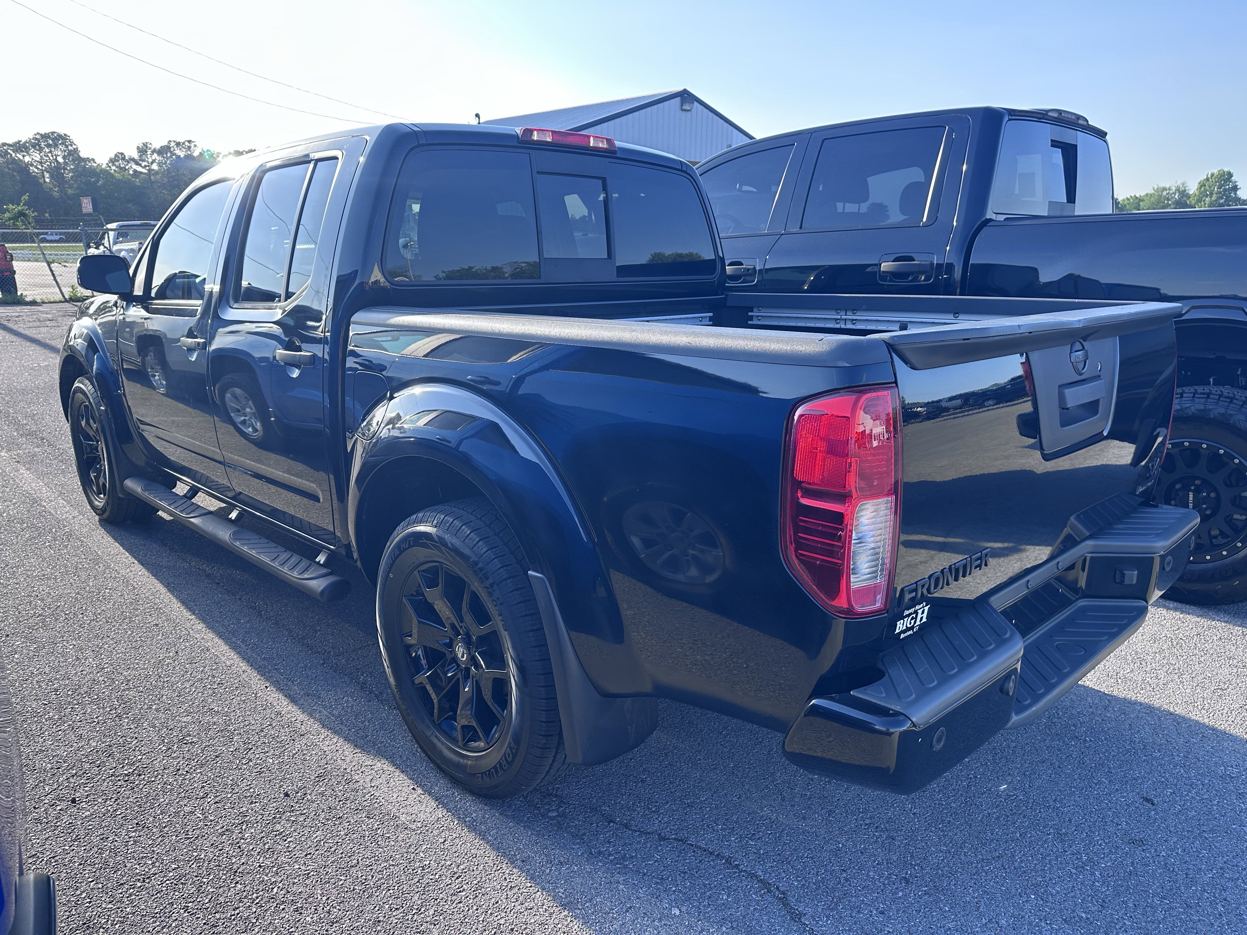 Used 2020 Nissan Frontier SV w/ Midnight Edition Floor Mats RWD image 7