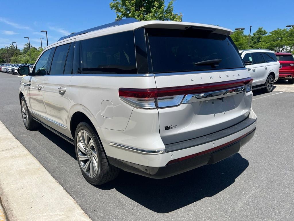 Certified 2023 Lincoln Navigator L Reserve AWD/4WD image 6