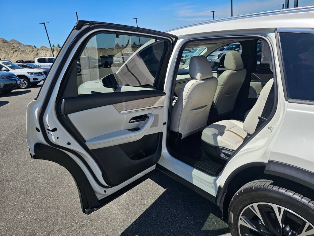 Certified 2024 MAZDA CX-90 Plug-In Hybrid w/ Premium Plus AWD/4WD image 23