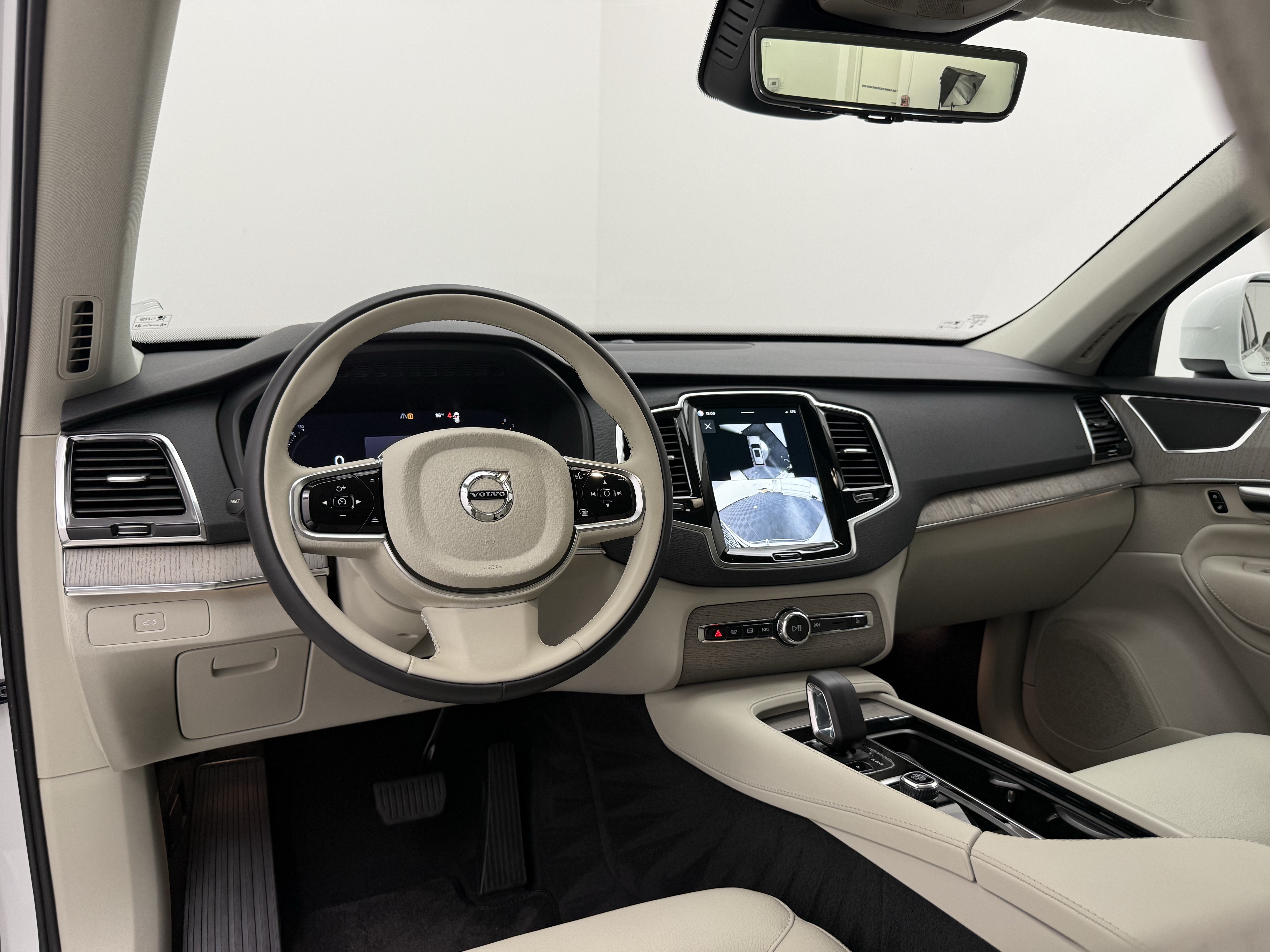 Certified 2025 Volvo XC90 B5 Plus w/ Protection Package Premier AWD/4WD image 22