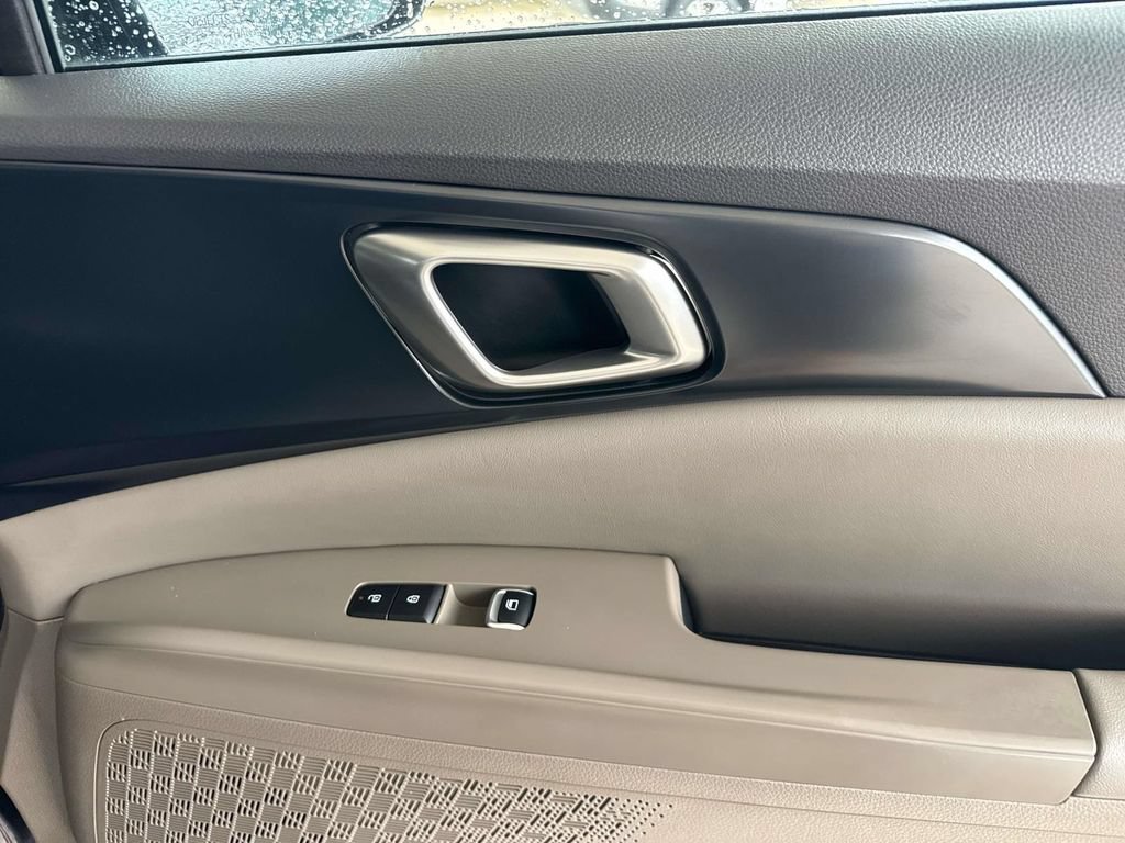Used 2026 Kia Carnival FWD image 14