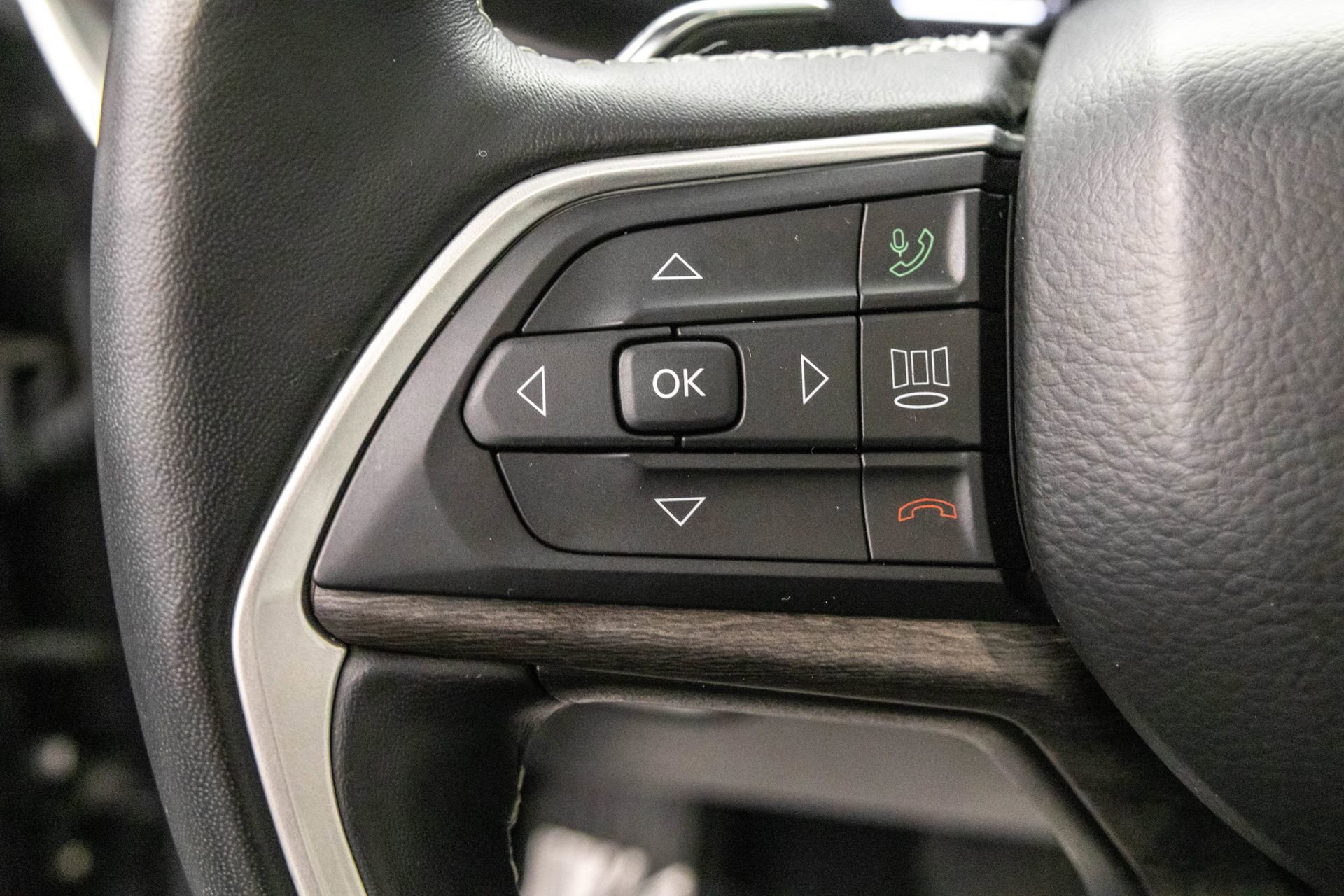 Used 2021 Jeep Grand Cherokee L Limited AWD/4WD image 19