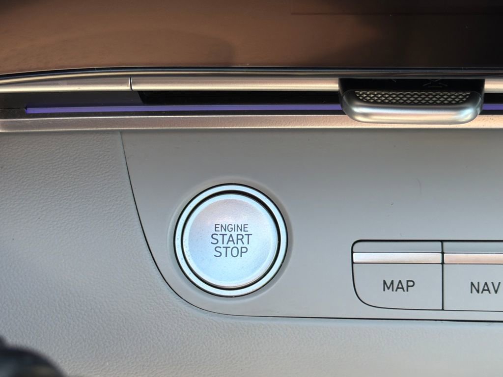 Used 2023 Hyundai Elantra Limited w/ Preferred Accessory Package FWD image 32