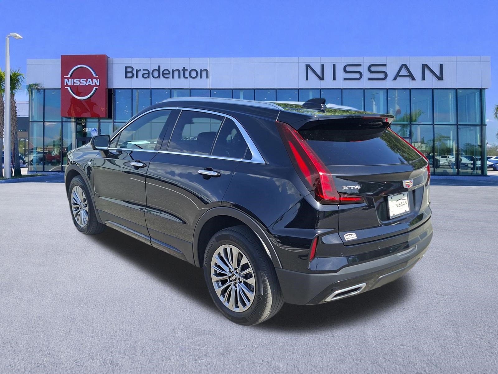 Used 2025 Cadillac XT4 Premium Luxury FWD image 7