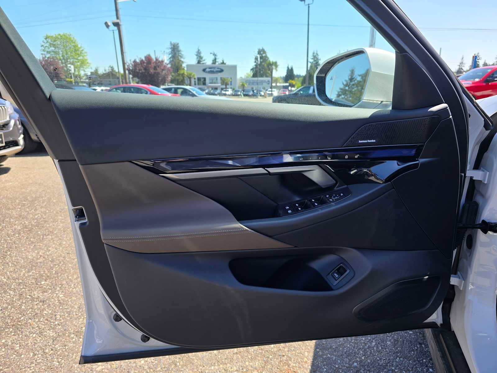 Used 2024 BMW i5 eDrive40i w/ M Sport Package image 22