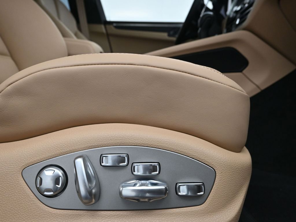 Certified 2026 Porsche Macan GTS image 15
