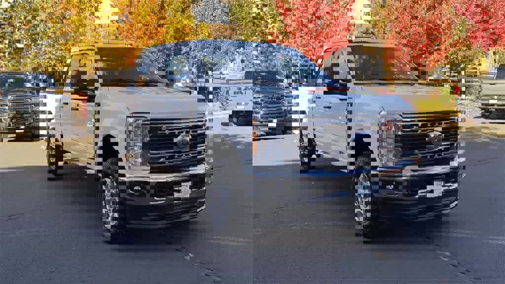 Used 2023 Ford F350 XLT image 3