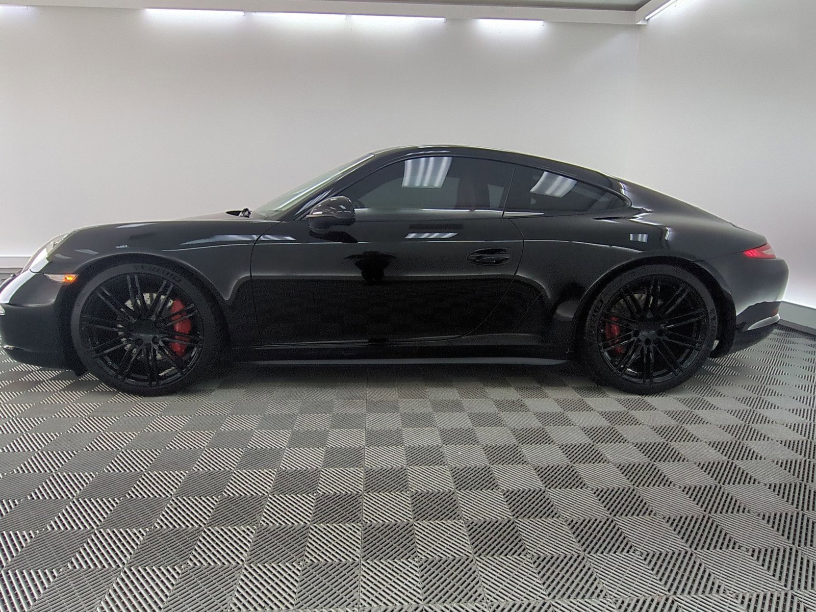 Used 2015 Porsche 911 Carrera 4S image 2