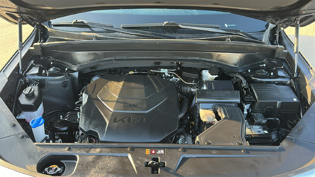 Used 2025 Kia Telluride SX w/ SX Captain's Chair Package FWD image 3