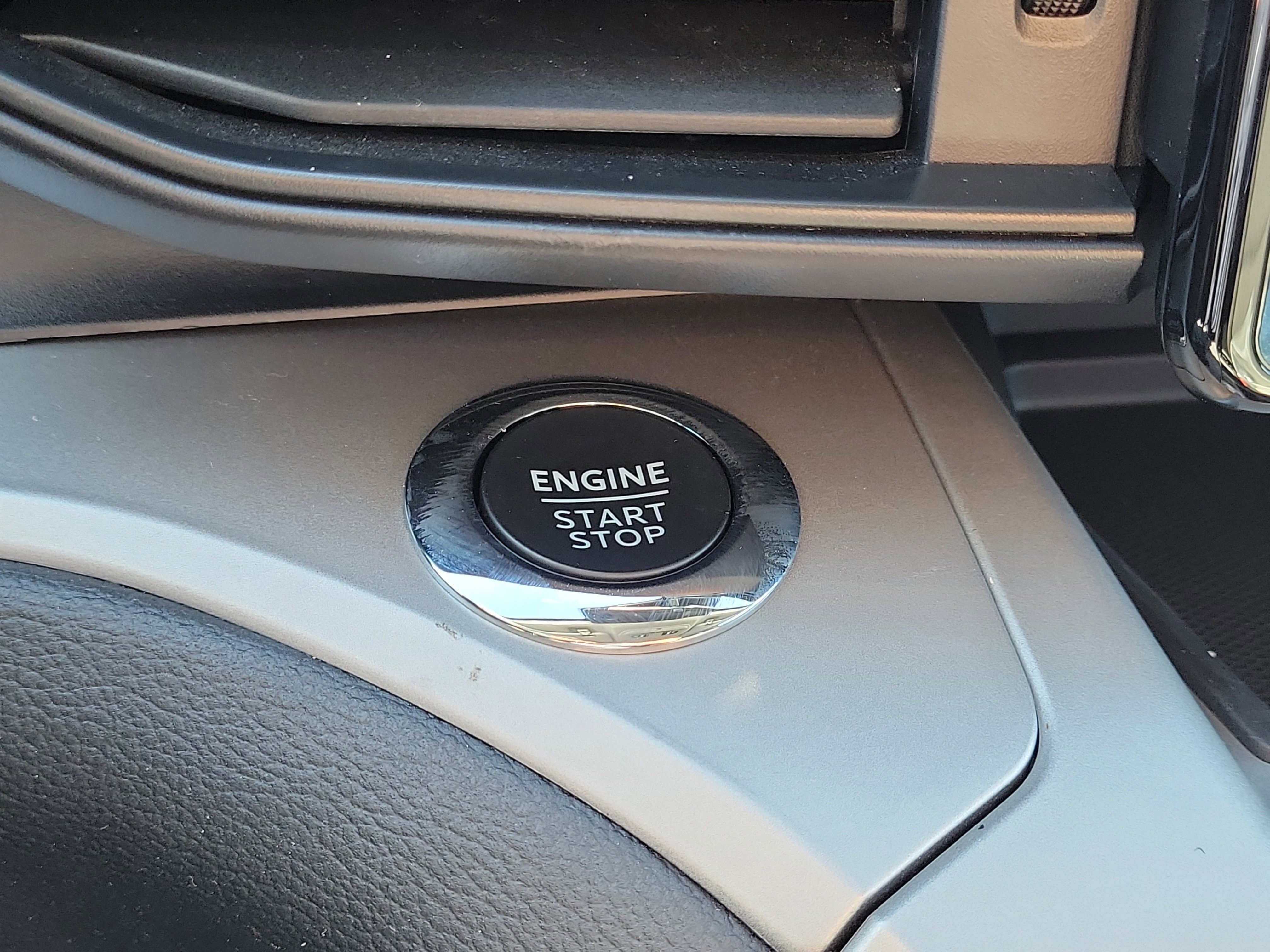 Used 2022 Ford Explorer XLT image 17