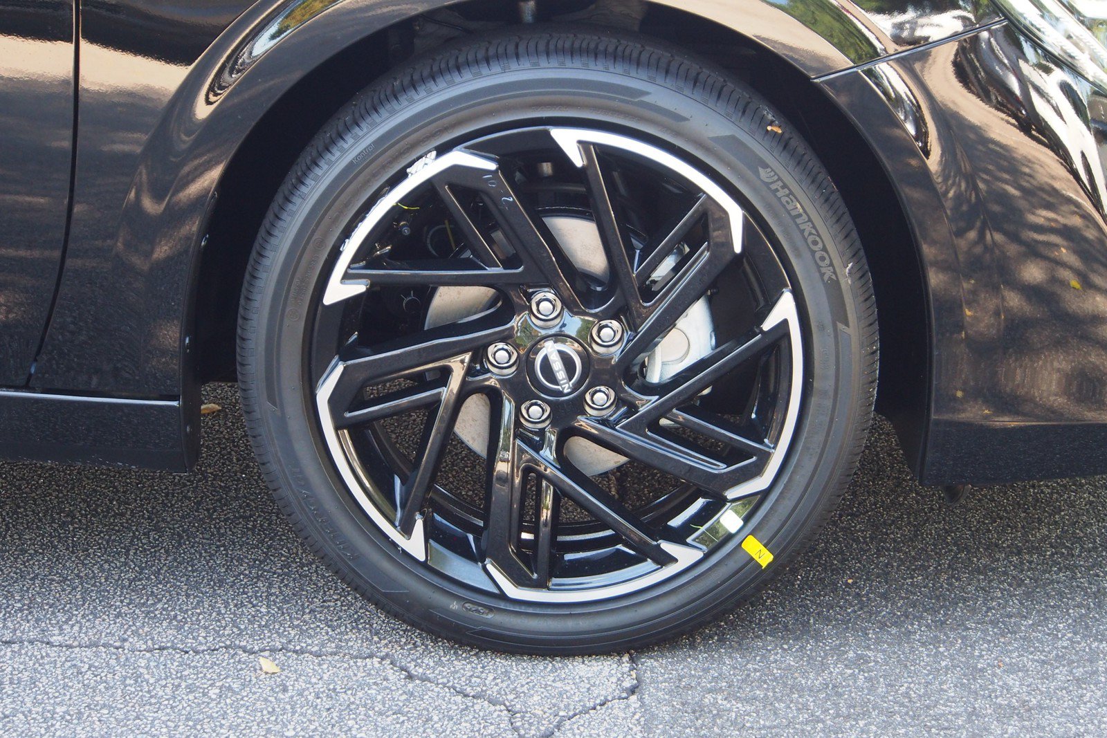 New 2027 Nissan Sentra SR w/ Floor Mat Package FWD image 9