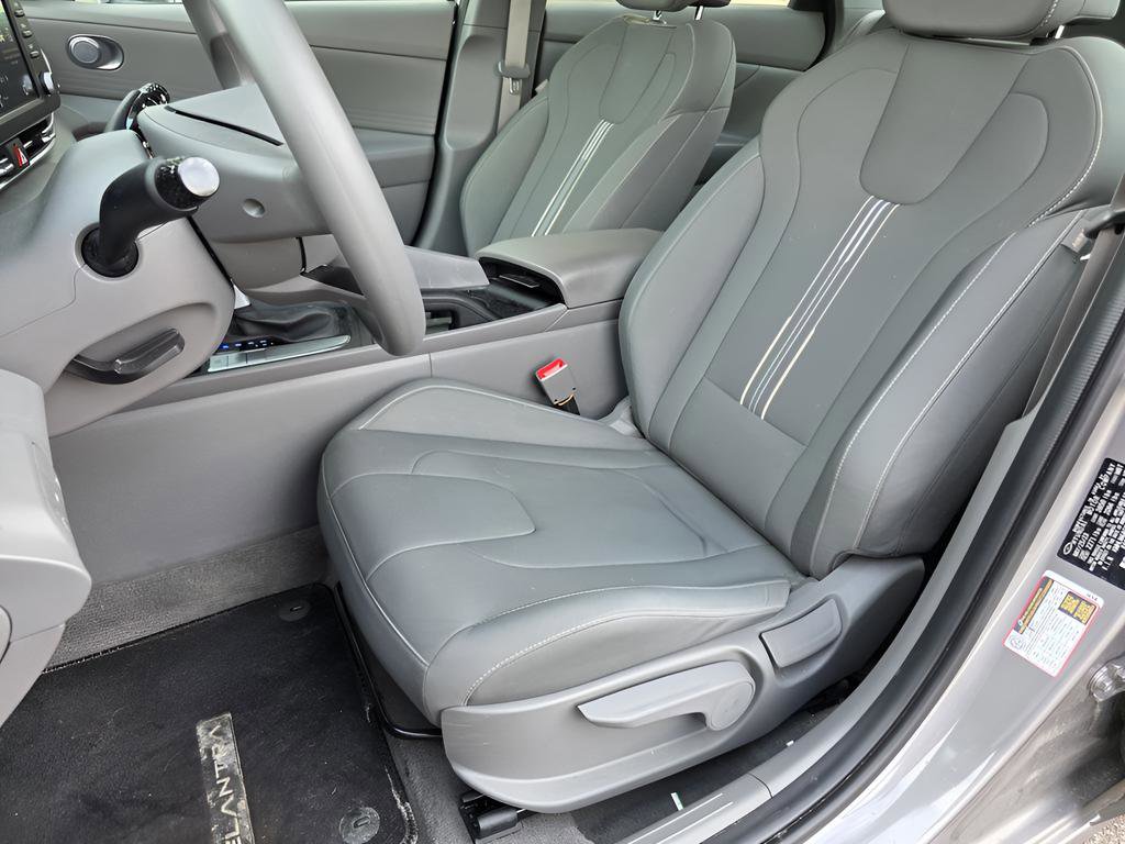 Used 2023 Hyundai Elantra SEL image 18