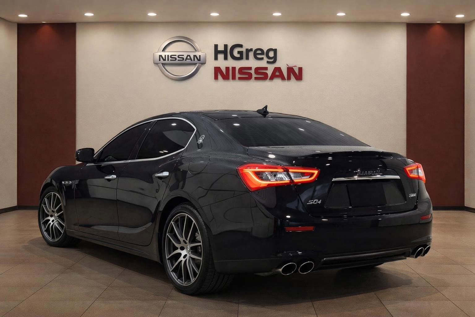 Used 2017 Maserati Ghibli S Q4 AWD/4WD image 2