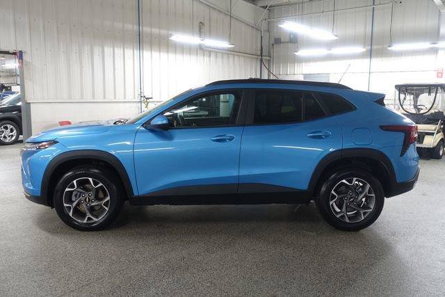 Used 2025 Chevrolet Trax LT FWD image 4