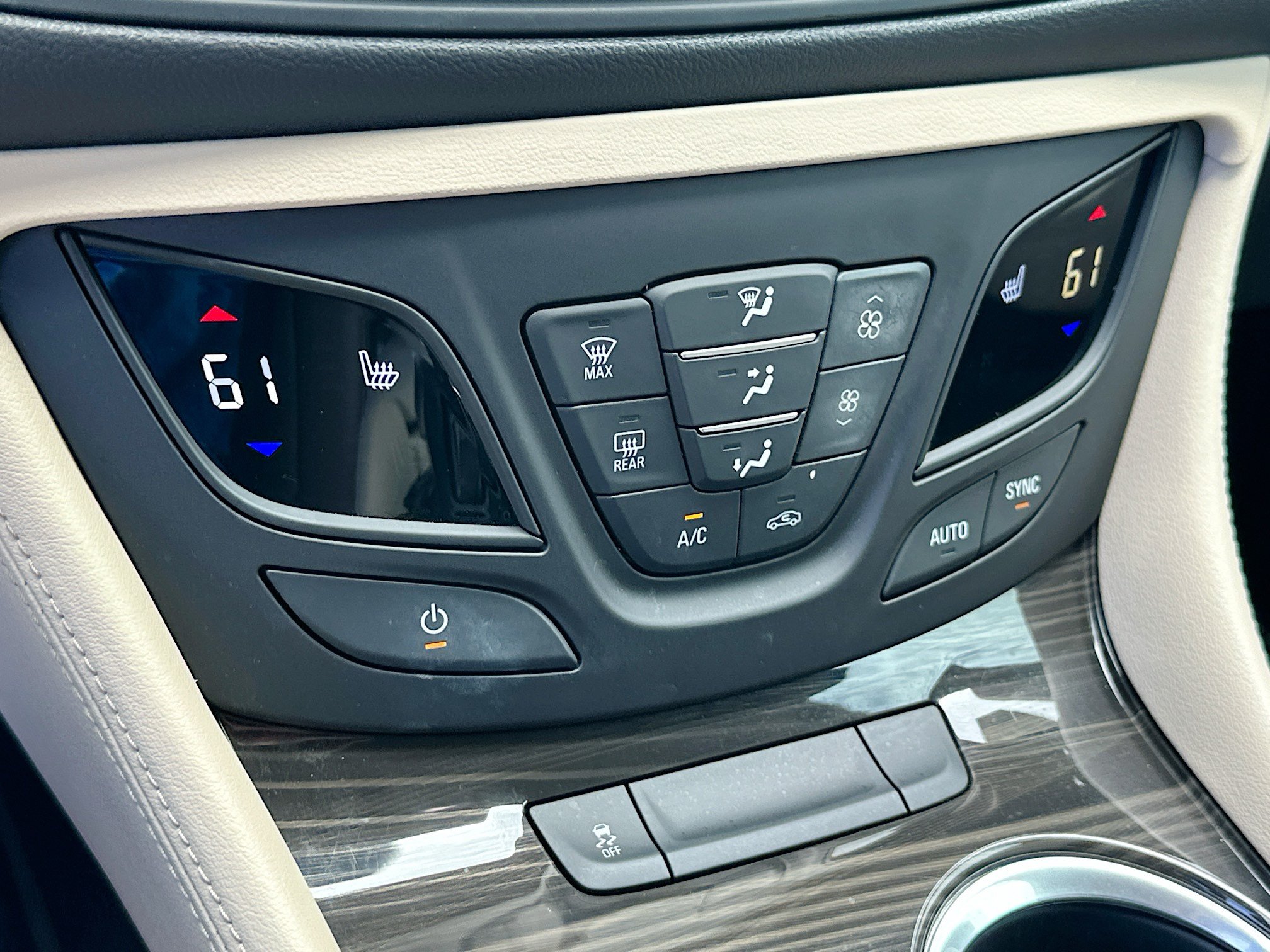 Used 2020 Buick Envision Essence w/ Experience Buick Package FWD image 14