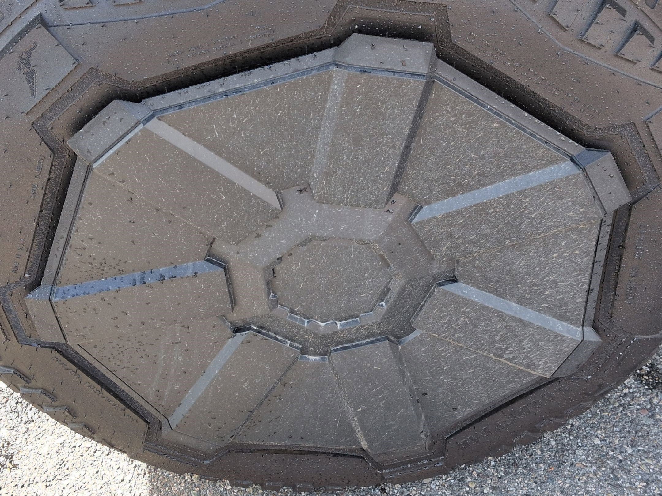 Used 2024 Tesla Cybertruck AWD Crew Cab image 13