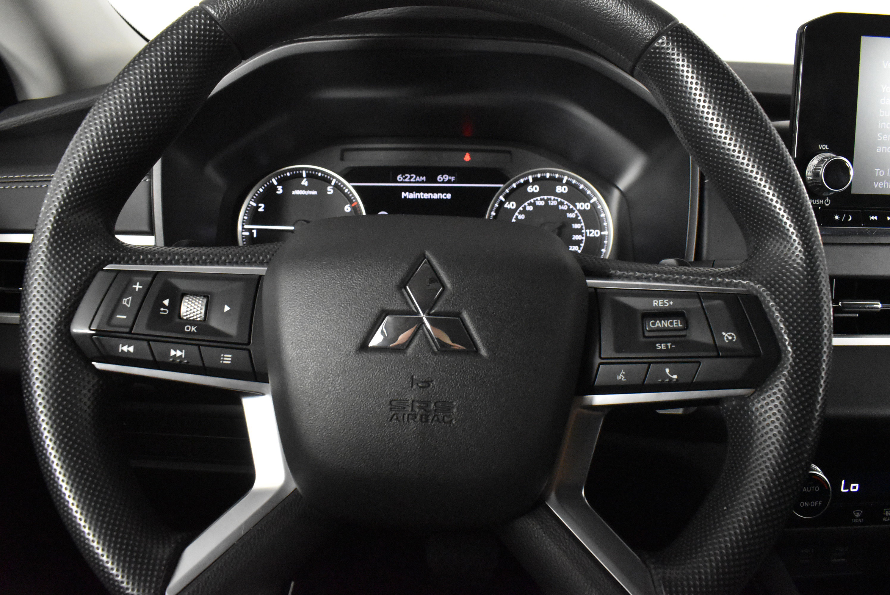 Used 2024 Mitsubishi Outlander ES image 19