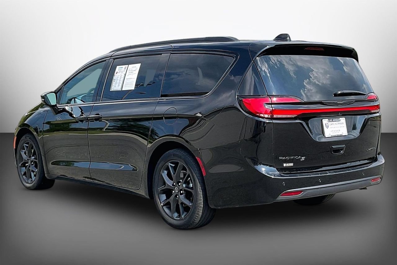 Used 2025 Chrysler Pacifica Limited FWD image 6