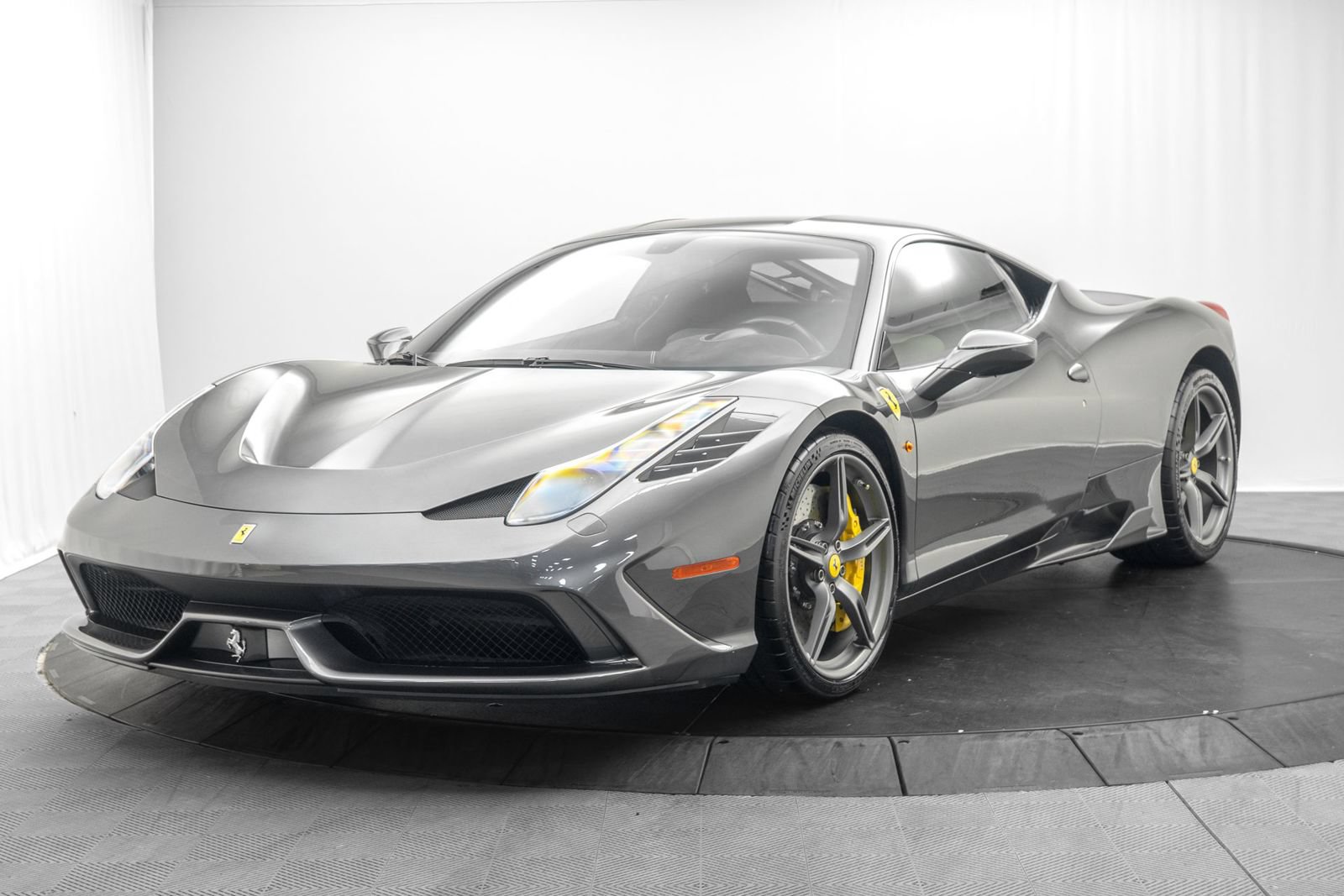 Used 2014 Ferrari 458 Speciale Coupe RWD image 3