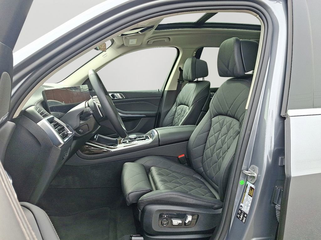 Used 2025 BMW X7 xDrive40i AWD/4WD image 14