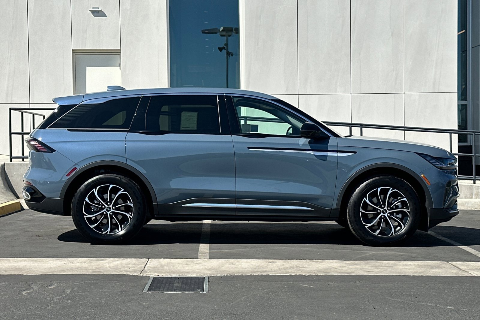 New 2025 Lincoln Nautilus Premier w/ Equipment Group 102A image 2