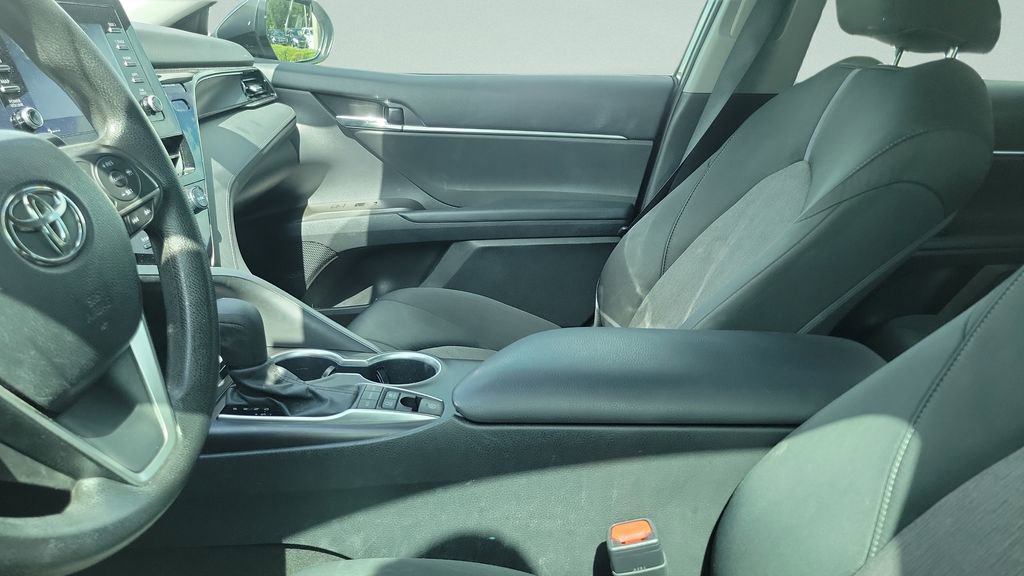 Used 2021 Toyota Camry LE FWD image 3