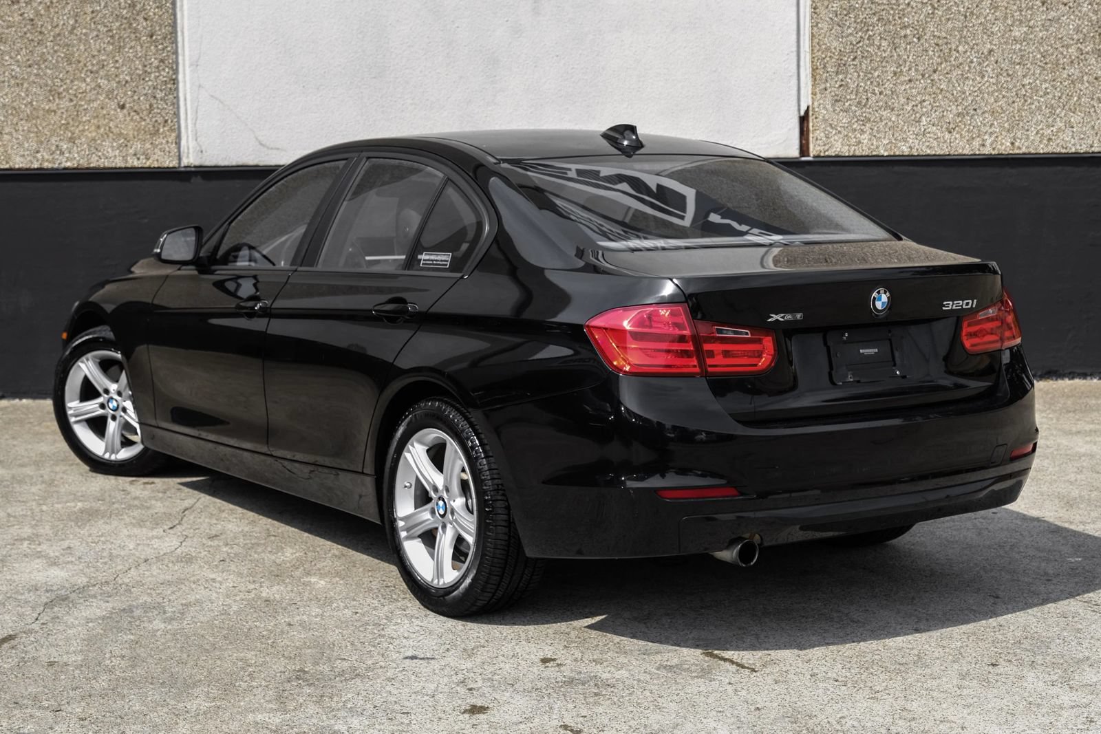 Used 2014 BMW 320i xDrive Sedan AWD/4WD image 9