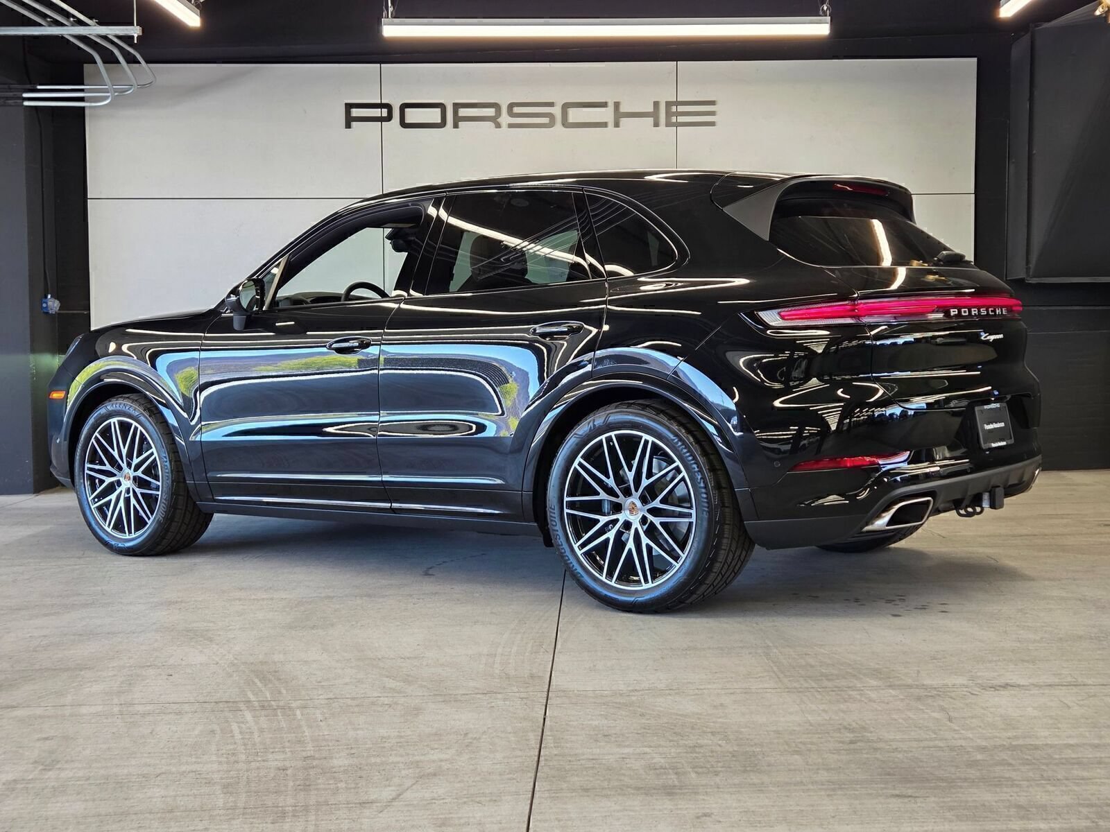 Certified 2026 Porsche Cayenne AWD/4WD image 3