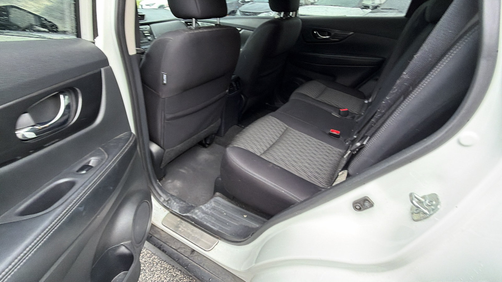 Used 2017 Nissan Rogue SV w/ Midnight Edition FWD image 23