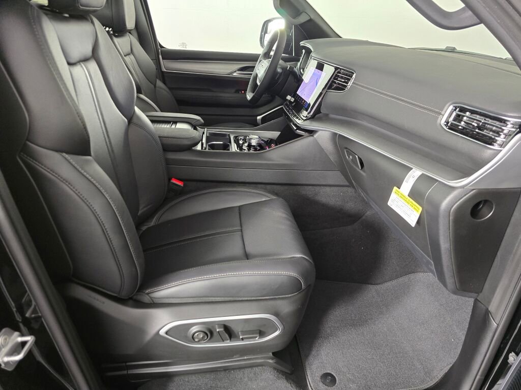 New 2025 Jeep Wagoneer Series II w/ HD Trailer Tow Package image 26