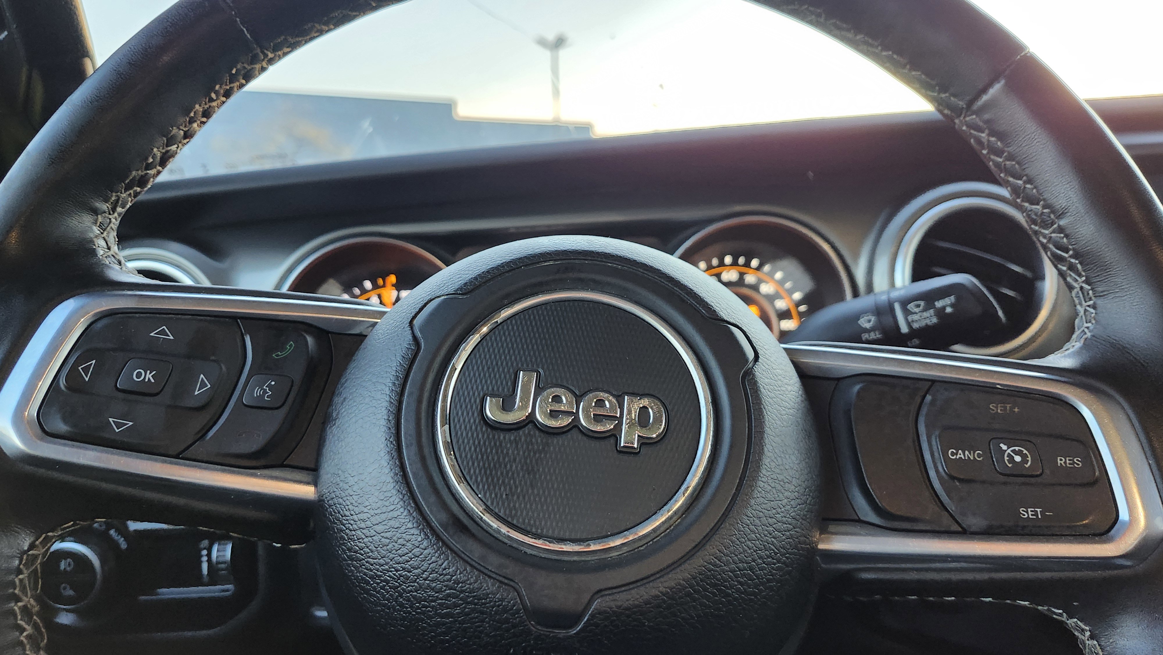 Used 2023 Jeep Gladiator Overland w/ Cold Weather Group image 19