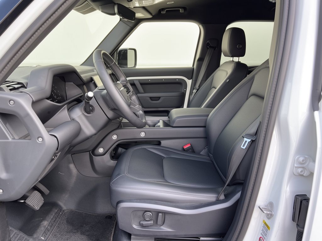 Used 2026 Land Rover Defender 110 S AWD/4WD image 5