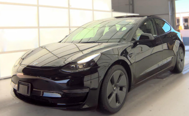 Used 2023 Tesla Model 3 Standard Range RWD image 1