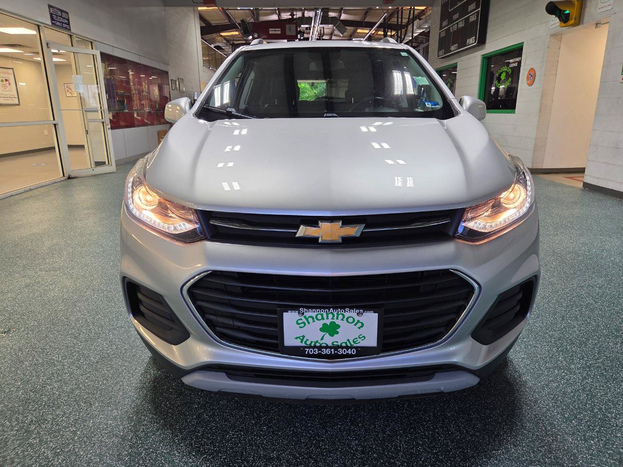 Used 2017 Chevrolet Trax LT w/ LT Convenience Package FWD image 2