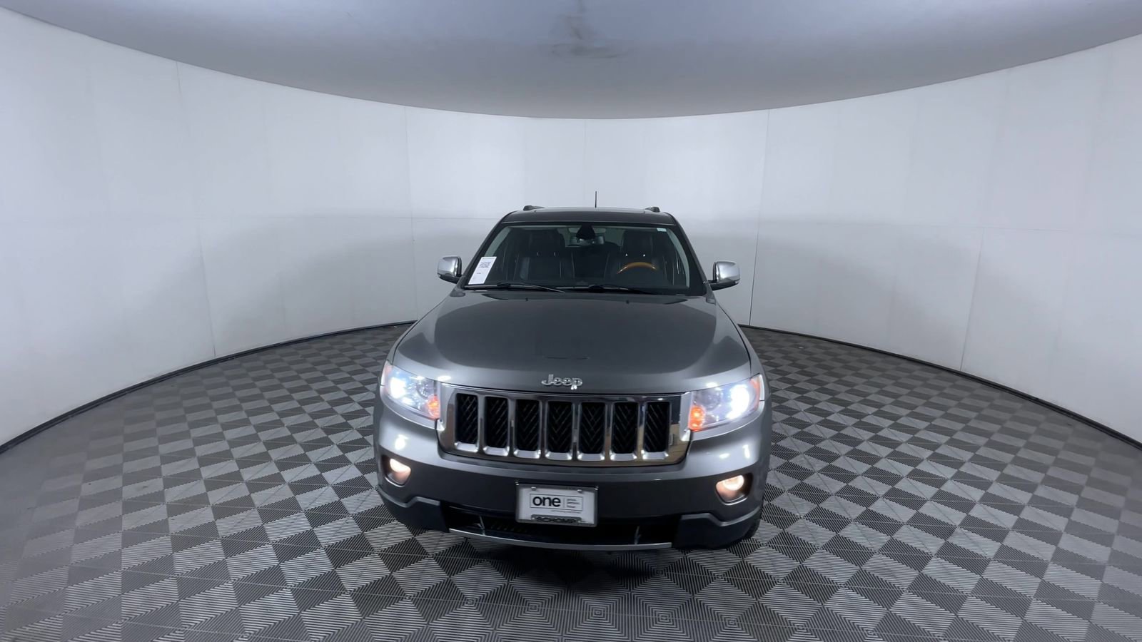 Used 2012 Jeep Grand Cherokee Overland AWD/4WD image 3