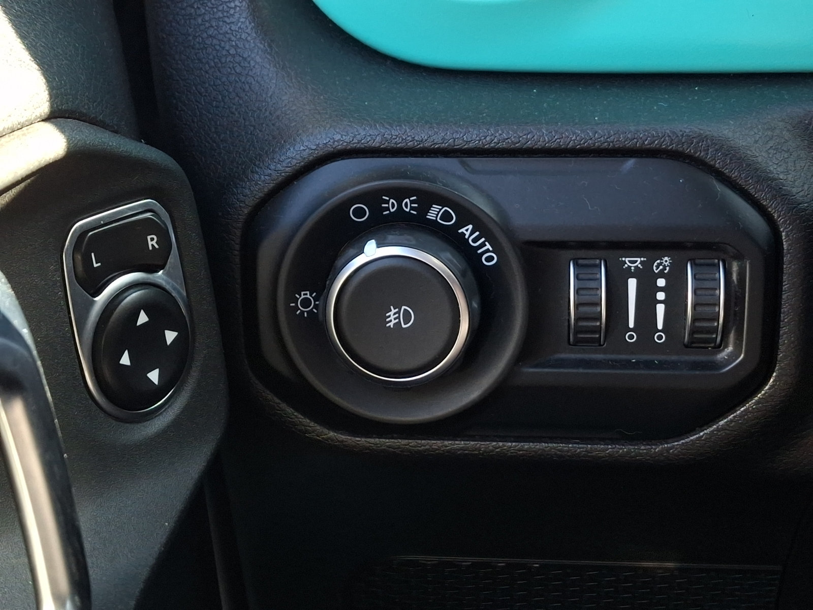 Used 2018 Jeep Wrangler Unlimited Sport S AWD/4WD image 22