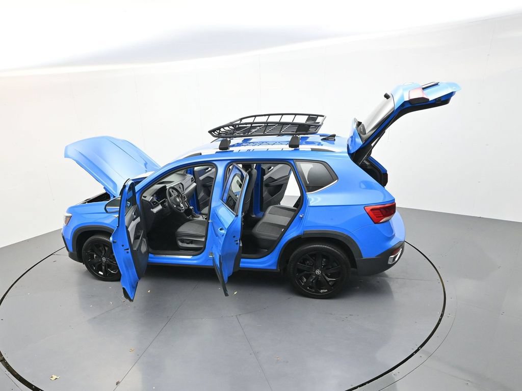 Used 2023 Volkswagen Taos SE w/ Black Wheel Package FWD image 27
