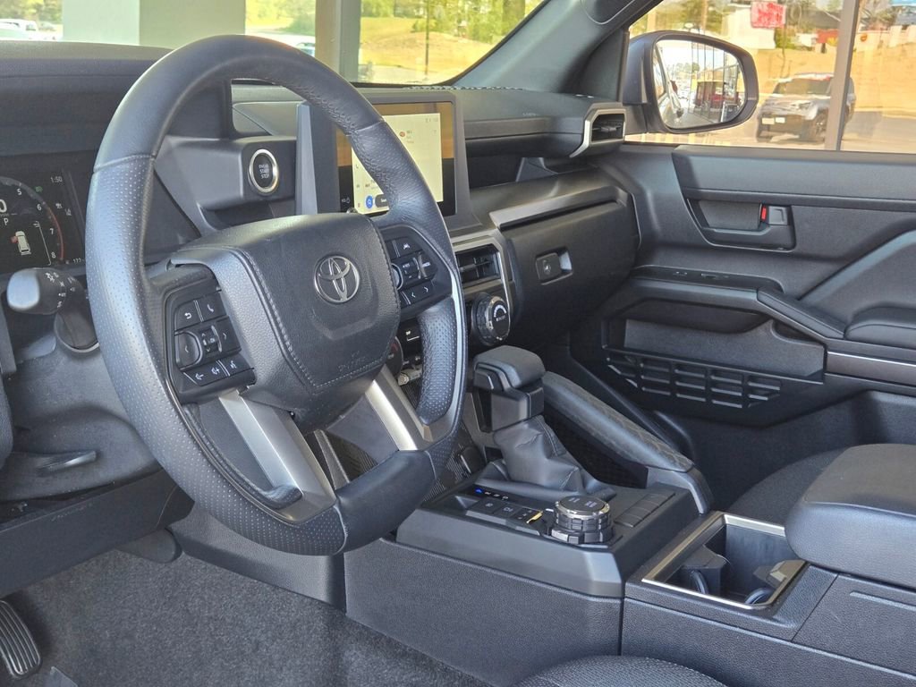 Used 2025 Toyota 4Runner SR5 AWD/4WD image 12