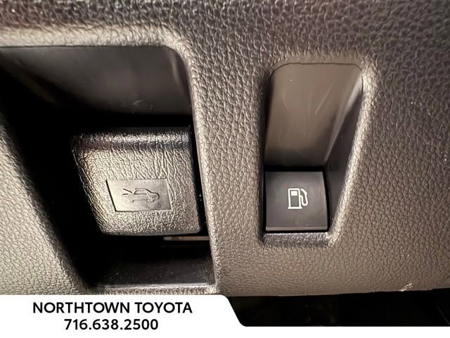 Used 2023 Toyota Highlander XLE image 9
