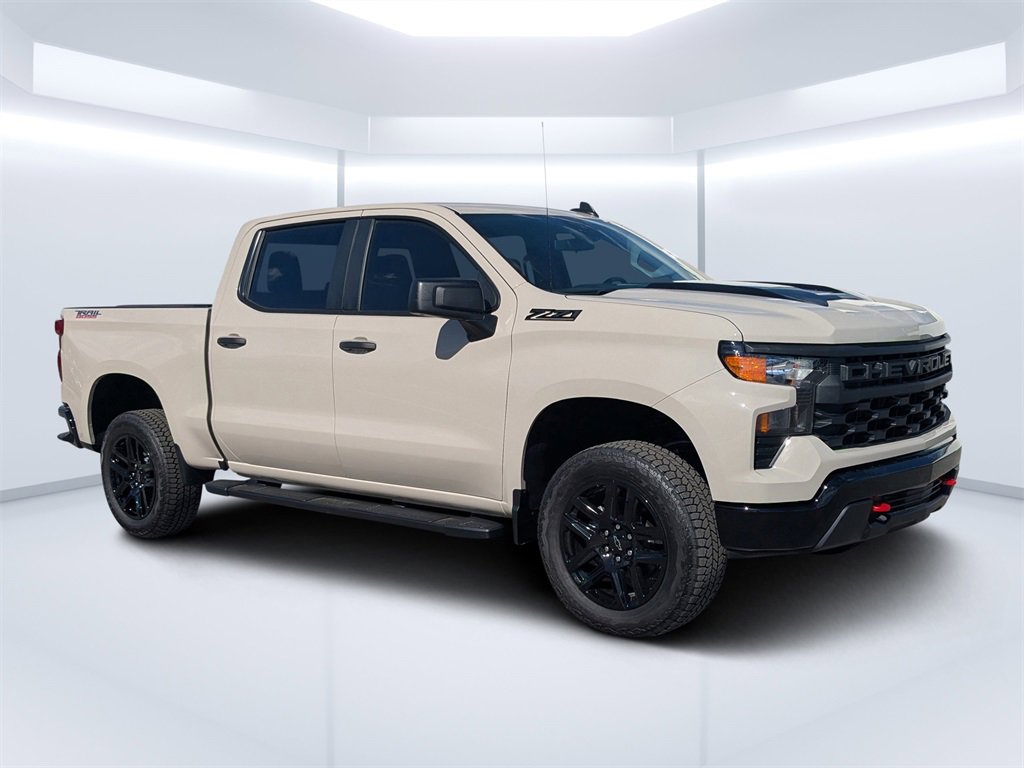 Used 2026 Chevrolet Silverado 1500 Custom Trail Boss w/ LPO, Dark Essentials Package image 2