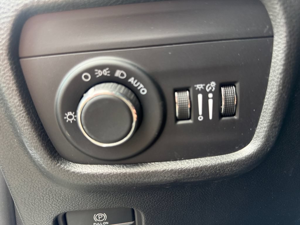 Used 2024 Jeep Grand Cherokee Altitude AWD/4WD image 19