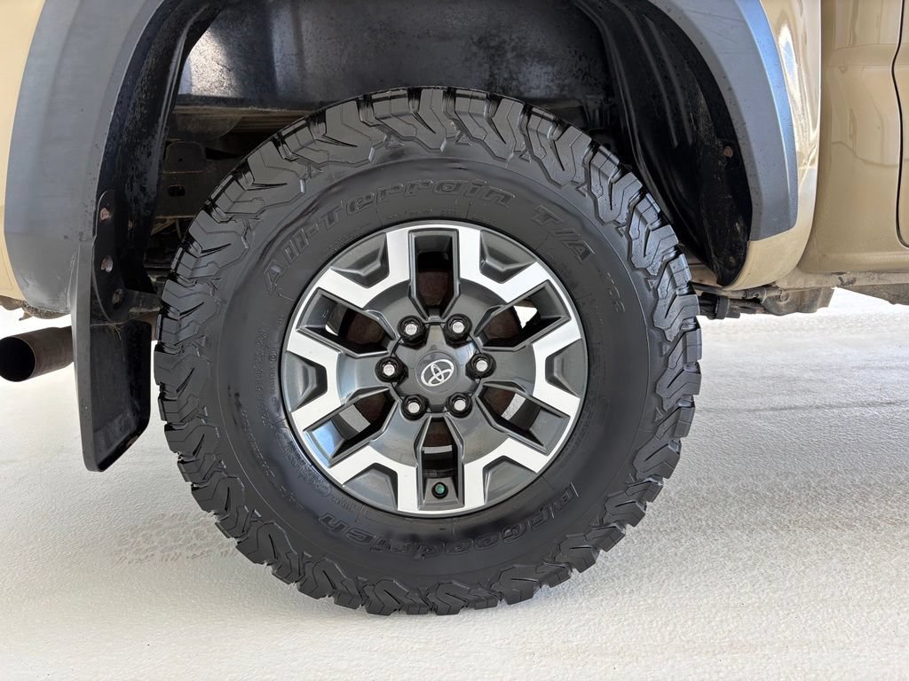 Used 2017 Toyota Tacoma TRD Off-Road w/ Tow Package (A/T) AWD/4WD image 24